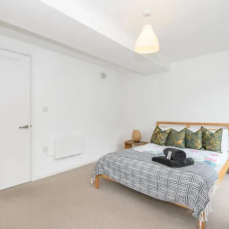 1 Bed-sleeps 4-private Parking-pets-gym Apartment