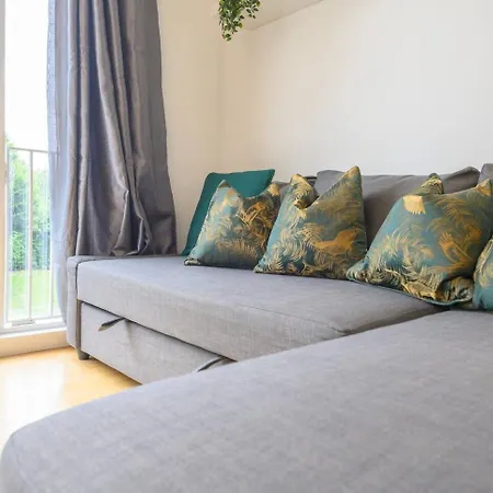 1 Bed-sleeps 4-private Parking-pets-gym Leeds (West Yorkshire)