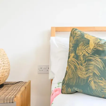 1 Bed-sleeps 4-private Parking-pets-gym Apartment