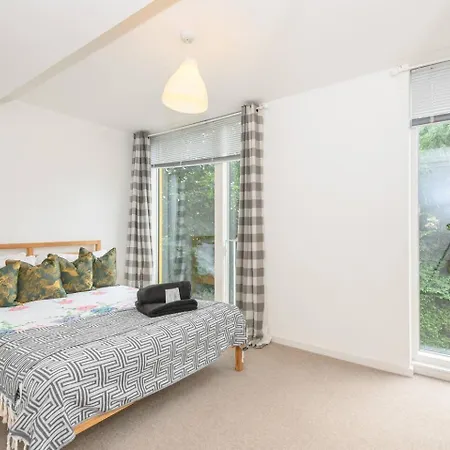 Apartment 1 Bed-sleeps 4-private Parking-pets-gym *