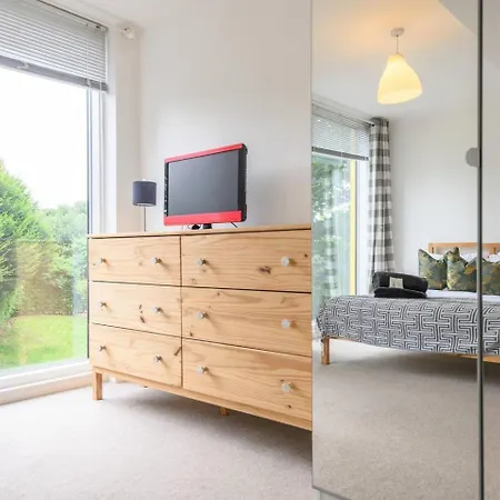 1 Bed-sleeps 4-private Parking-pets-gym Leeds (West Yorkshire)