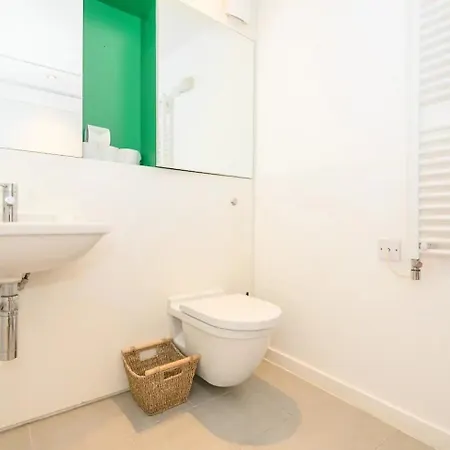1 Bed-sleeps 4-private Parking-pets-gym Apartment *