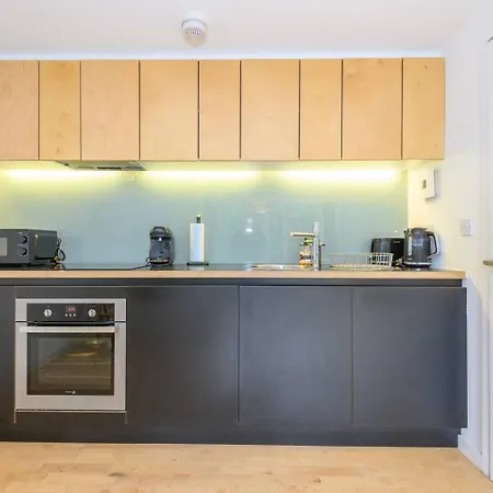 Apartment 1 Bed-sleeps 4-private Parking-pets-gym Leeds (West Yorkshire)