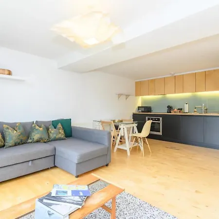 1 Bed-sleeps 4-private Parking-pets-gym * Leeds (West Yorkshire)