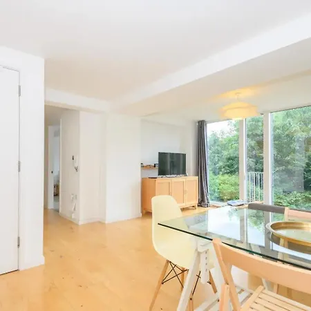 1 Bed-sleeps 4-private Parking-pets-gym Apartment