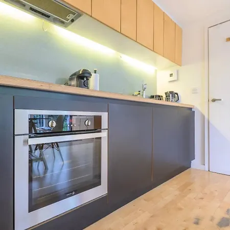 1 Bed-sleeps 4-private Parking-pets-gym Apartment *