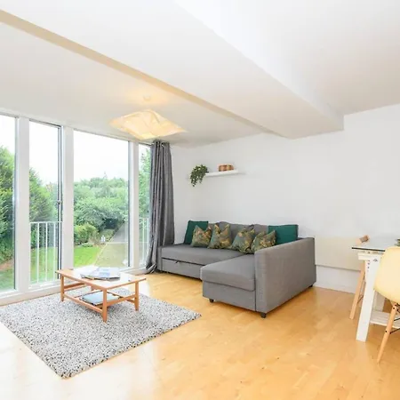 Apartment 1 Bed-sleeps 4-private Parking-pets-gym