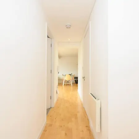 1 Bed-sleeps 4-private Parking-pets-gym Leeds (West Yorkshire)
