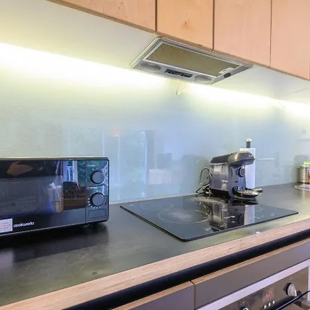 Apartment 1 Bed-sleeps 4-private Parking-pets-gym Leeds (West Yorkshire)