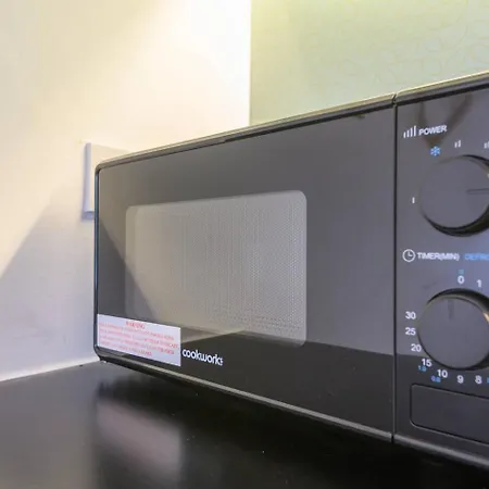 Apartment 1 Bed-sleeps 4-private Parking-pets-gym