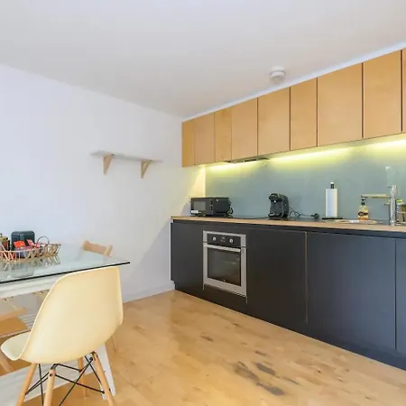 1 Bed-sleeps 4-private Parking-pets-gym Apartment Leeds (West Yorkshire)